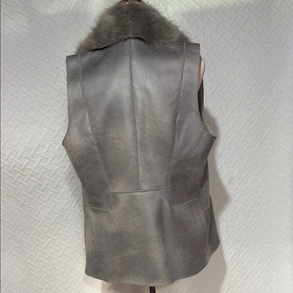 Lovestitch Elegant Gray Faux Fur Vest - Picture 4 of 5